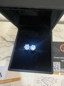VVS1 MOISSANITE EARRINGS