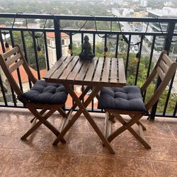 Outdoor table and chairs