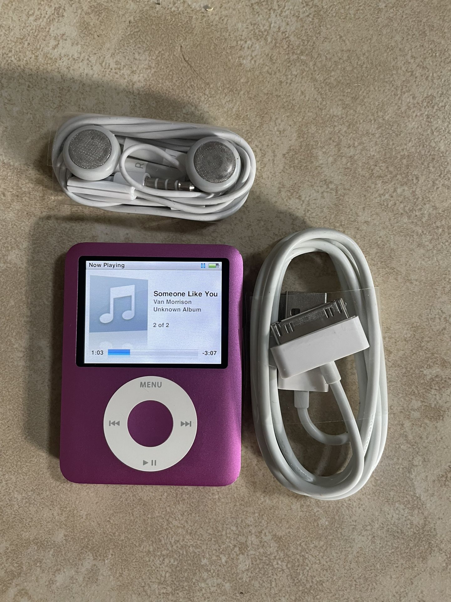 Apple iPod Nano 3rd Generation 8gb Pink Over 1000 Songs Downloaded !