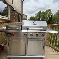 Very  Nice  Brand New  BBQ Grill In Box