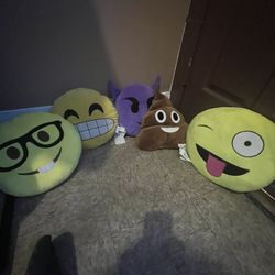 Emoji Pillows (5$ - 1) (20$ For All 5)