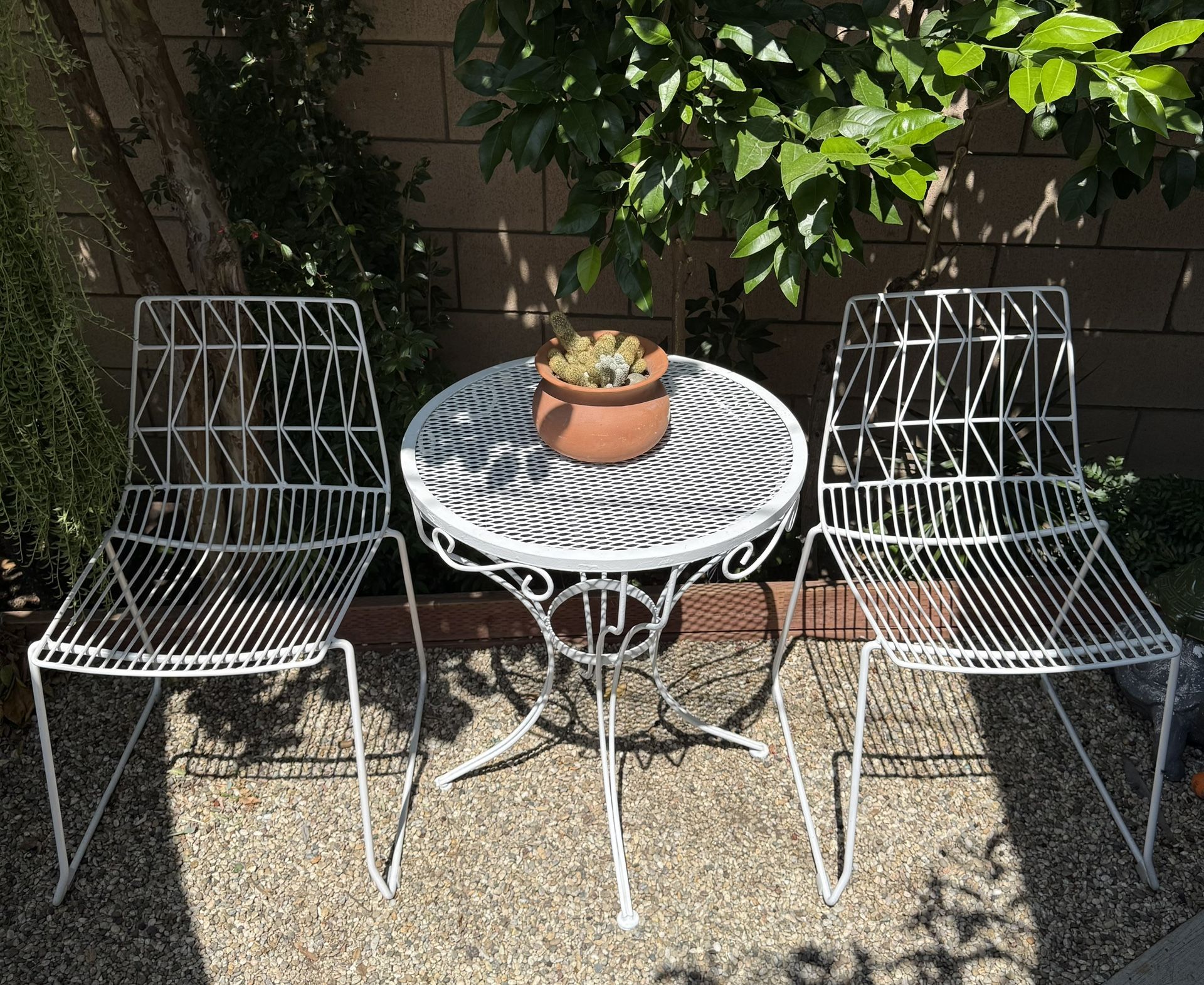 Metal Set Table And Chairs Bistro