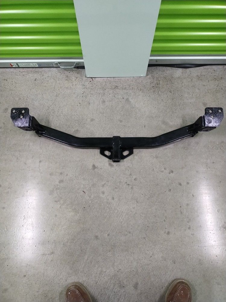 Lexus SE 350. Tow Hitch.