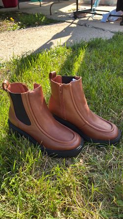 Brand new womens boots !!!!