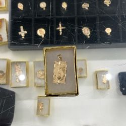 14k Gold 2 Gram Yellow Gold Pendant