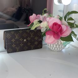 Authentic Louis Vuitton Monogram Sarah Wallet