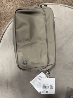 Lululemon Everywhere Crossbody Large Metal Hardware