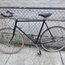 Jet black Raleigh single speed road bike w/ freewheel/ bullhorn/ new tires