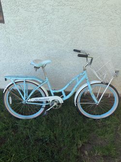 Girls Schwinn beach cruiser