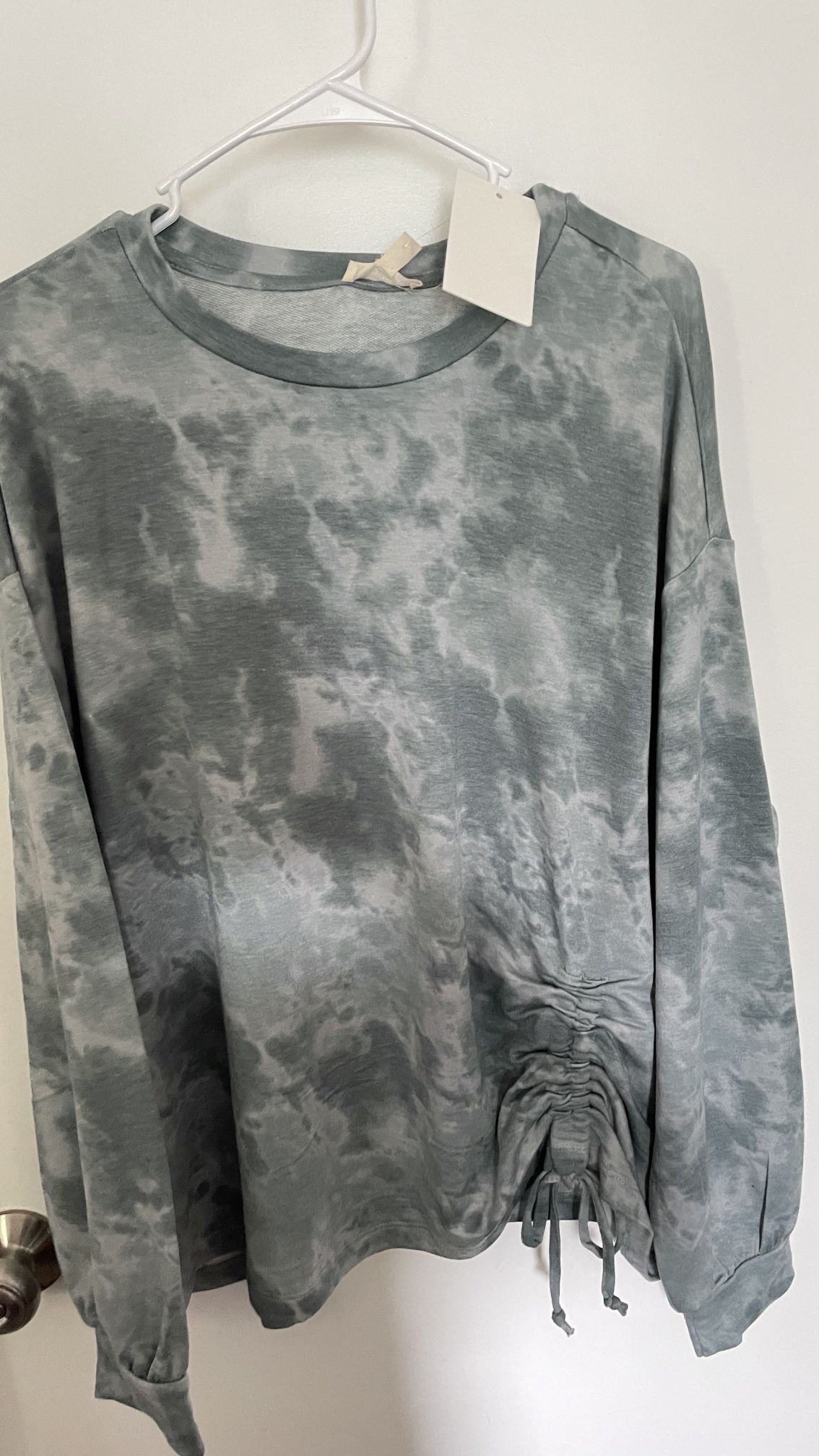 New Women's Plus Size 2xl Scoop Neck Ruched Camo Sweatshirt(cash & pick up only)