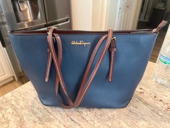 Blue tote bag