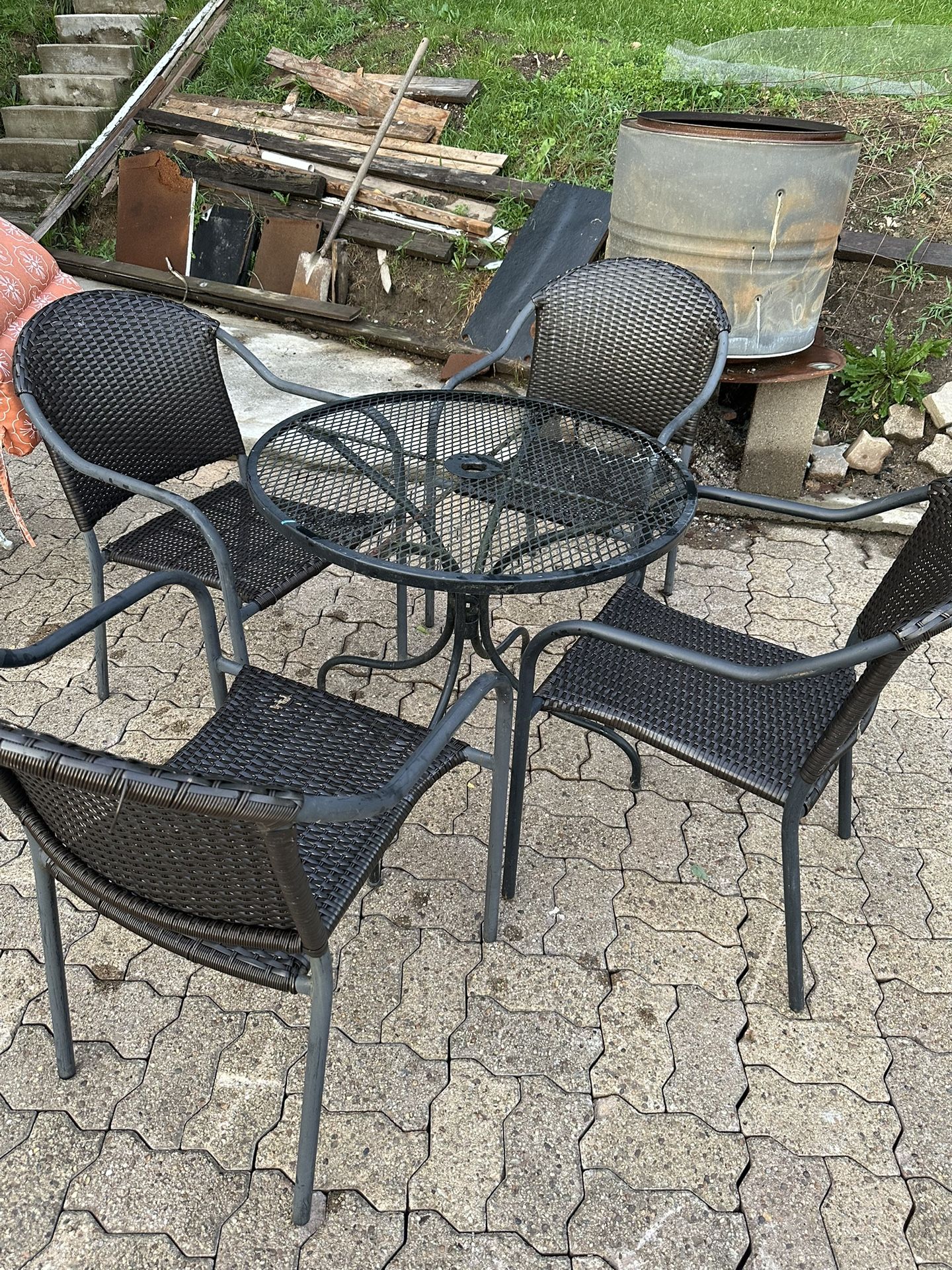 Outdoor Patio Table and 4 Chairs Set – Sturdy & Stylish