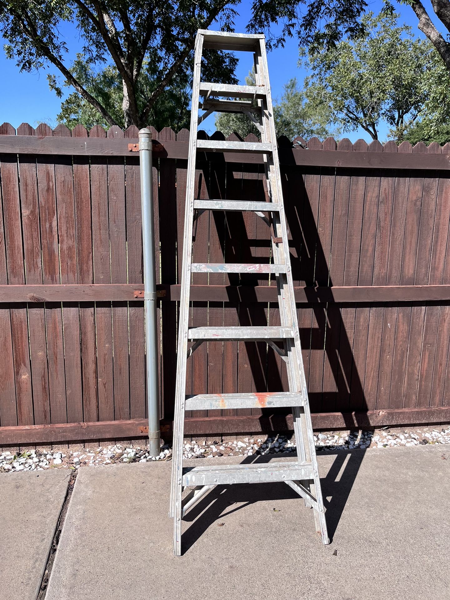 8’ Aluminum Ladder
