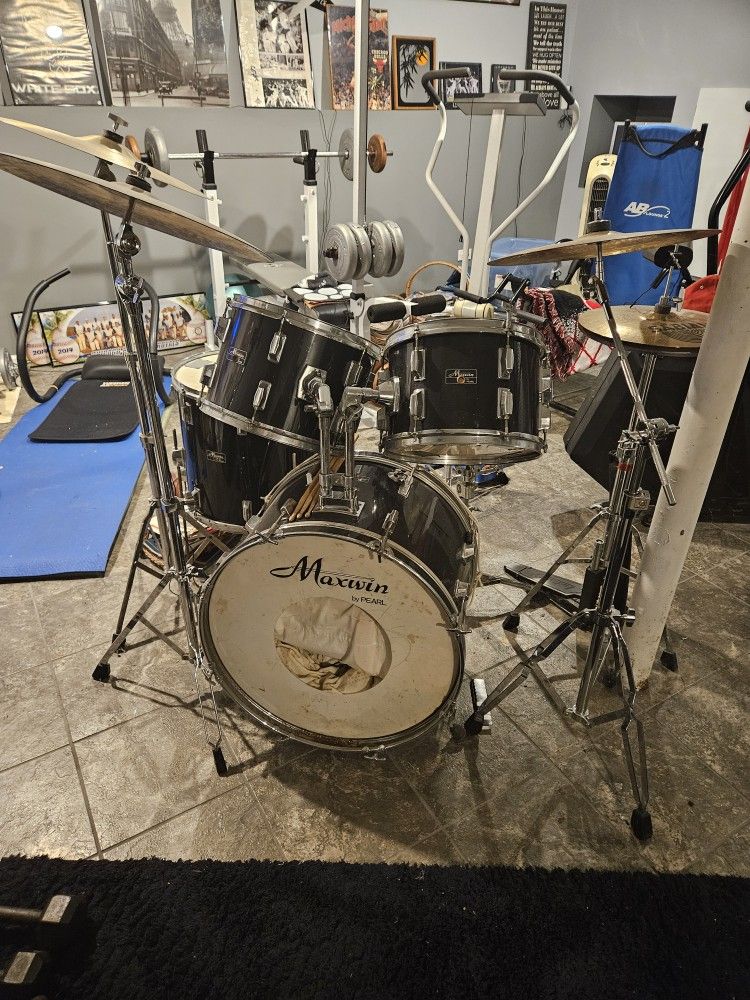 Pearl Drum Set....Drums 5 