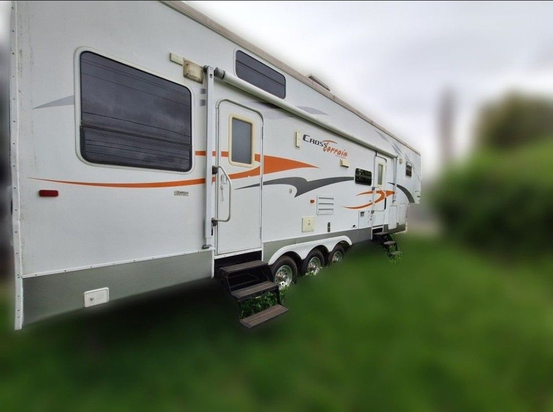 2007 CrossRoads RV Cross Terrain With ONAN Generator