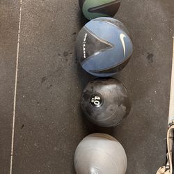 4pc Medicine Ball Set (4lb, 10lb x2, 15lb) - Nike & More