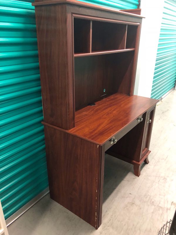 Wooden Desk With A Pull Out Keyboard Drawer Furniture In Boynton Wooden Desk With A Pull Out Keyboard Drawer Furniture In Boynton Beach Fl Offerup