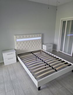 Bed Frames with LED Lights (QUEEN-SIZE) 🚚