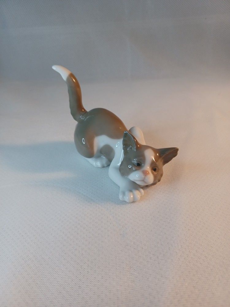 LLADRO 5112 ATTENTIVE CAT KITTEN 4"X4-1/2" FINE PORCELAIN FIGURINE