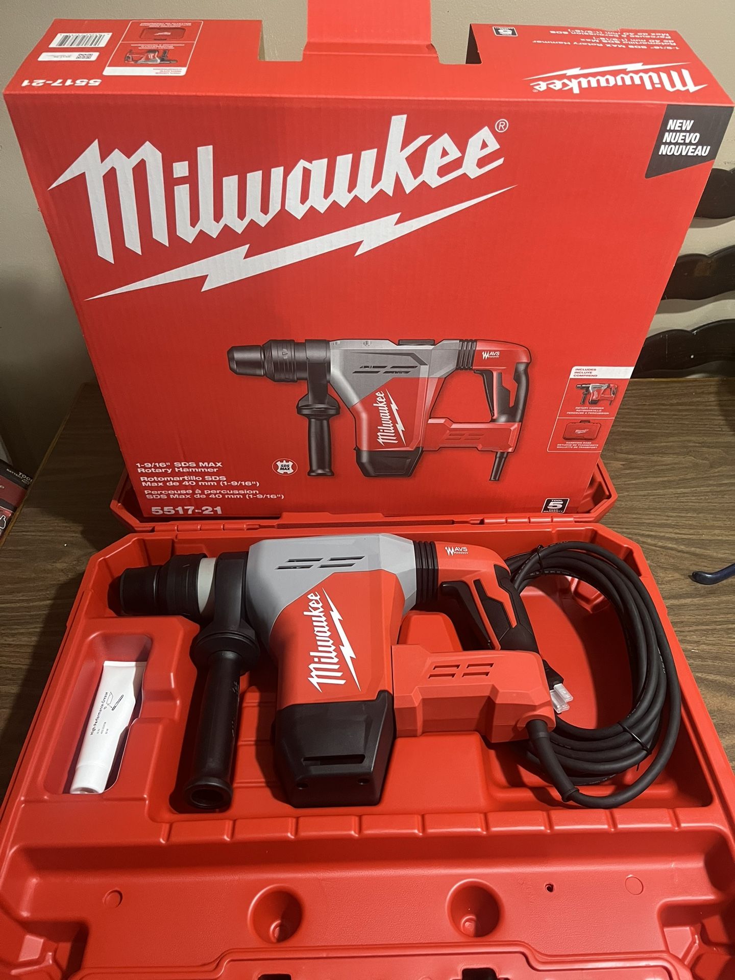 Milwaukee 1-9/16” SDS MAX Rotary Hammer Kit