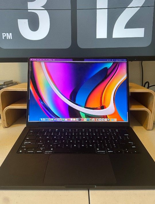APPLE MACBOOK PRO 14” 18GB M3 (Nov. 2023) 512GB SSD Space Gray (Like New) - with charger