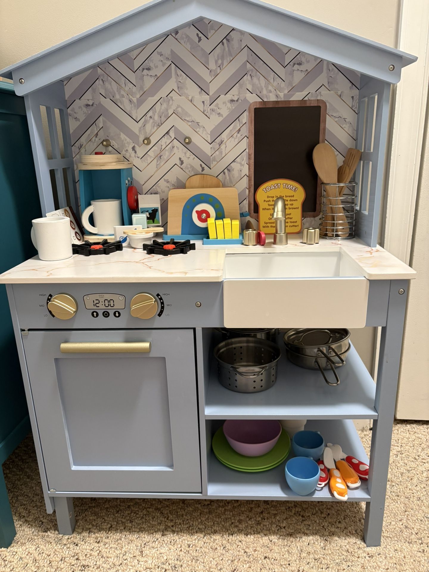 Like New Play Kitchen, Food, And Accessories