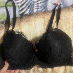 victoria secret bra used but like new size 32DD 