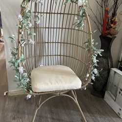 Little Girl Egg Chair 