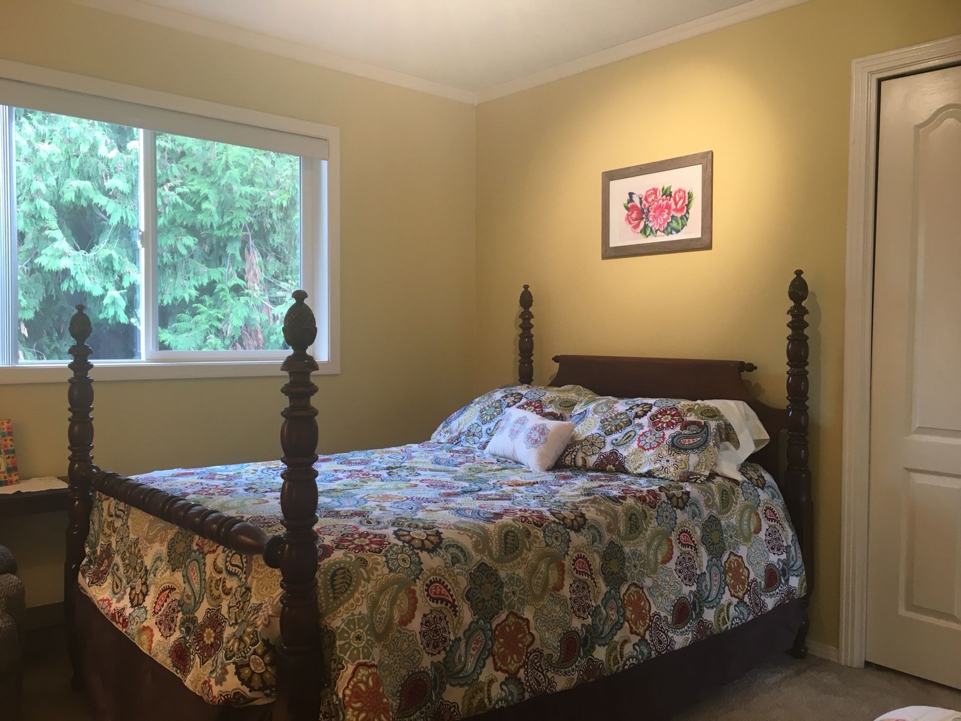 Antique Pineapple Four Poster Bed