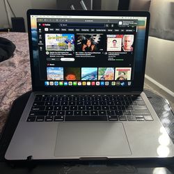 MacBook Pro (13-inch, 2016, Four Thunderbolt 3 Ports)