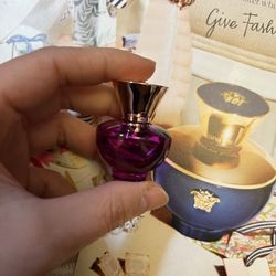 Versace Dylan PURPLE Pour Femme Eau de Parfum Mini .17 oz. , New No Box
