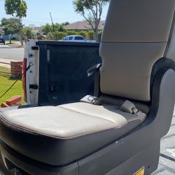 Kia Minivan Midddle Seat