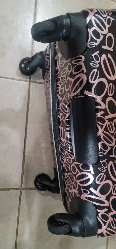 BeBe Suitcase 23x16 With Spinning Wheels