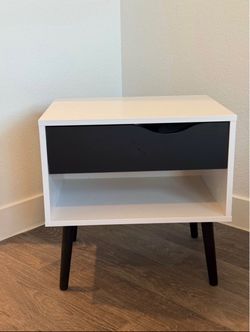 Set of 2 Mid-Century Modern White and Black Nightstand