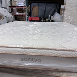 SALE ‼️King mattress Saatva Classic