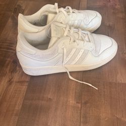 Adidas size 13 crème rivalry shoes