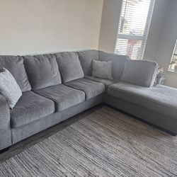 Altari 2 Piece Sectional With Chaise 