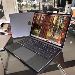 Apple 13” MacBook Air M4 Chip 16GB Ram 256SSD! 100%Battery! 90 day warranty! We offer financing!