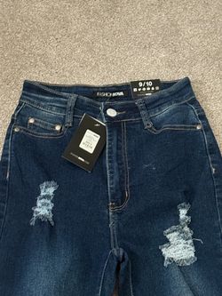 Fashion nova ripped jeans 9/10 small