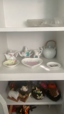 Mini Tea Pots & Decorative Glass Ware Bowls 