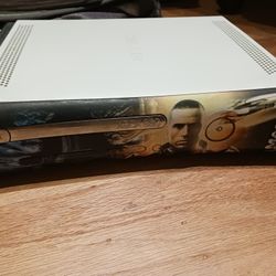 Xbox 360 20 GB With Cables and Controller