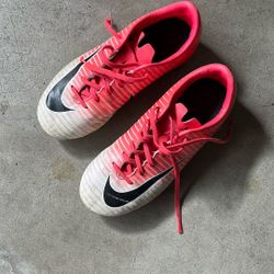 Nike Soccer Cleat 2Y