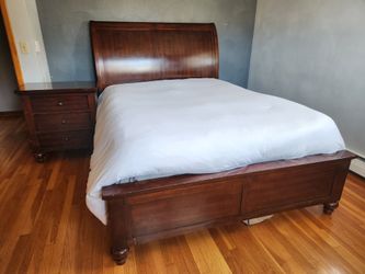 5 Piece Queen Bedroom Set With Mirror