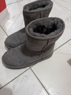 Ugg’s Size 6 