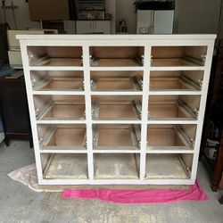 Solid Wood Dresser/Chest Of Drawer 