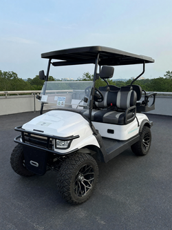 2022 6-seater street legal lifted lithium golf cart in good condition
