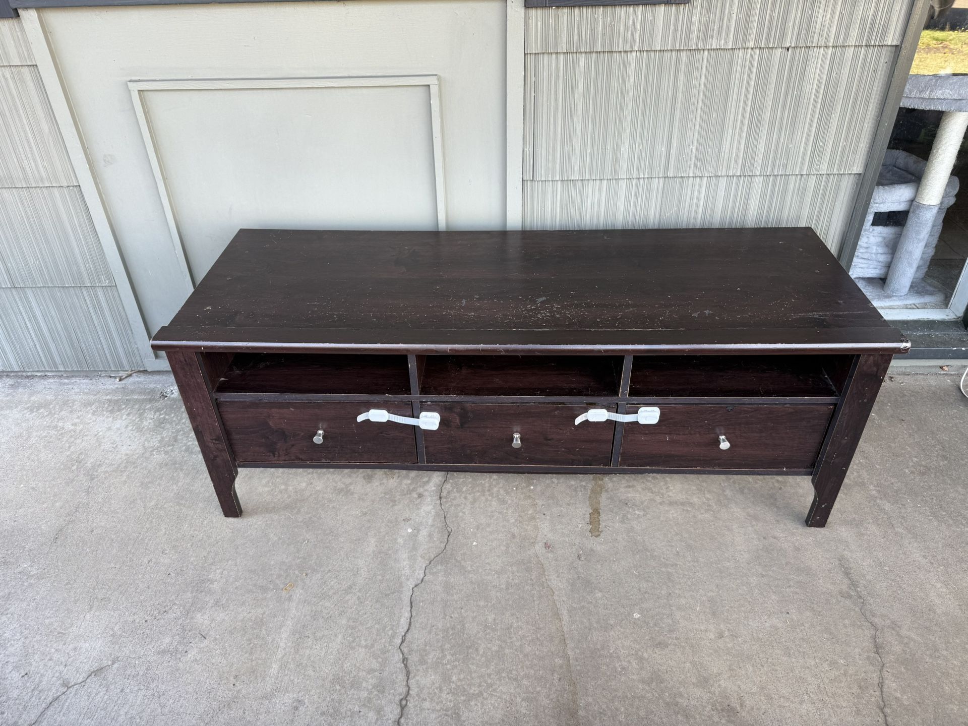 TV Stand (Free)