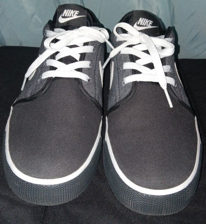 Nike Toki Low