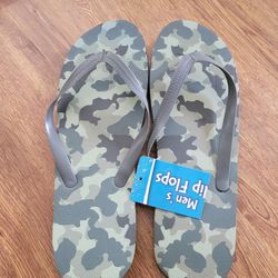 Mens Flip Flops Size Medium 9/10 Camo