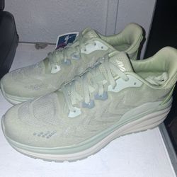 New Women's Athletic Shoes 